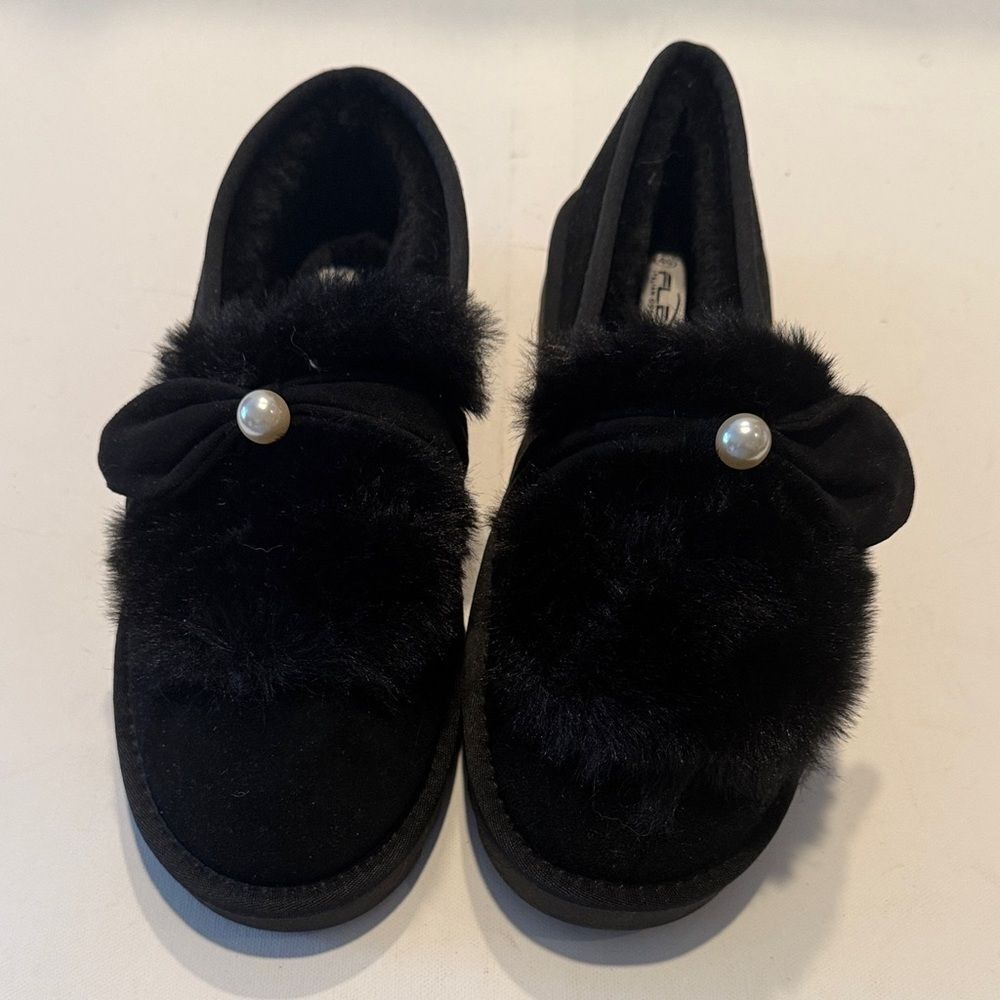Elegant Black Loafers with Faux Fur and Pearl Detail